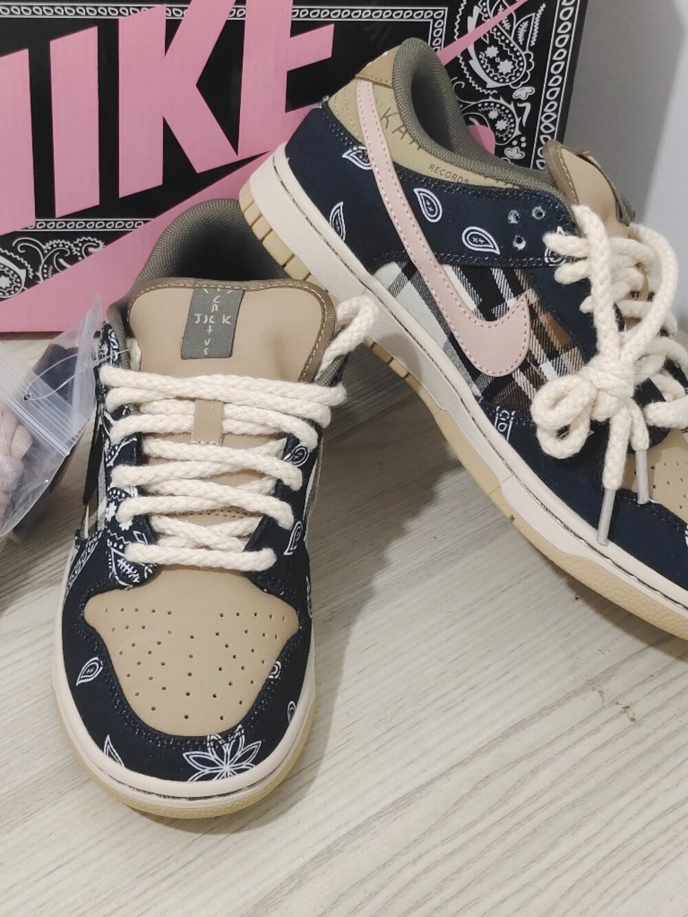 Nike Sb Dunk Low Travis Scott Brown Shoes